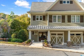 33 Harbor Pointe Dr, Talladega, AL 35160