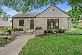 304 Oxford Rd, Waukesha, WI 53186