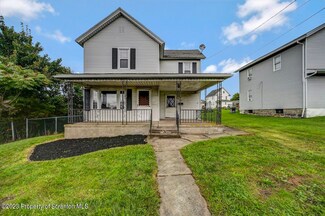 907 E Drinker St, Dunmore, PA 18512