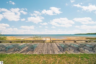 12150 N Seven Pines Rd, Northport, MI 49670