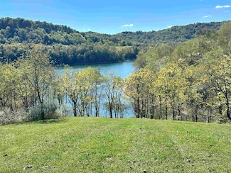 18 Sunrise Cir, Horner, WV 26372