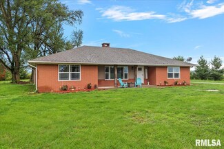 24365 Edwards St, Greenview, IL 62642