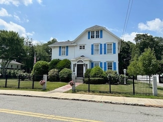46 Capron St, Uxbridge, MA 01569