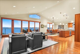 472 S State St Unit 403, Bellingham, WA 98225