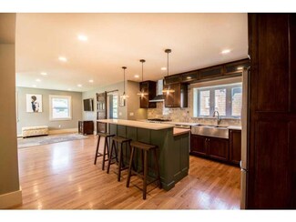 24 Dyer St, Warren, RI 02885