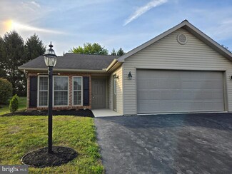 152 Sequoia Ct, Chambersburg, PA 17201
