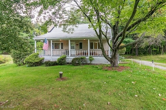 5123 Hemlock Ln, Geneva, OH 44041
