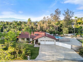 1123 Muirfield Rd, Riverside, CA 92506