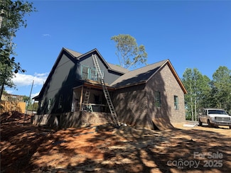 124 Third St SE, Hildebran, NC 28637