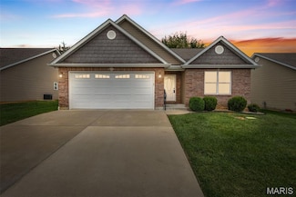 1750 Lakeshore Dr, Farmington, MO 63640