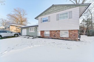 4973 Oakview Dr, Vermilion, OH 44089