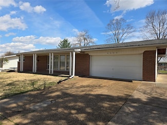 10116 Pinehurst Dr, Saint Louis, MO 63114