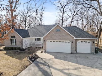 4613 E 2619th Rd, Sandwich, IL 60548