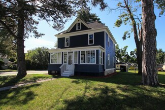 328 9th St E, Glencoe, MN 55336