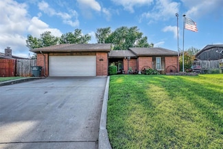 1108 S 13th St, Clinton, OK 73601