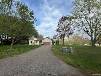4564 Leeward Dr, Pleasant Lake, MI 49272