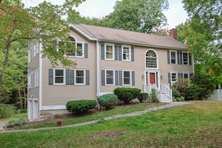 4 State Tree Cir, Londonderry, NH 03053