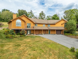 4 Old Meadow Ct, Livonia, NY 14487