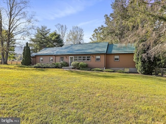 25 Millhaven Ln, Berkeley Springs, WV 25411