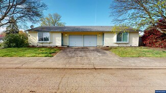 745 Manor Way, Lebanon, OR 97355