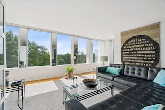 2222 1st Ave NE, Cedar Rapids, IA 52402