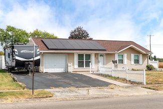 18 Stratmore St, New Carlisle, OH 45344