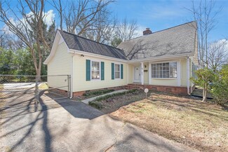 6626 Somersworth Dr, Charlotte, NC 28215