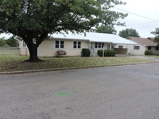 1701 N Trent St N, Goldthwaite, TX 78644