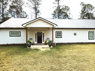 169 E Sheppard St, Stapleton, GA 30823