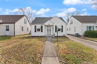 204 W Bowne Blvd, Clarksville, IN 47129