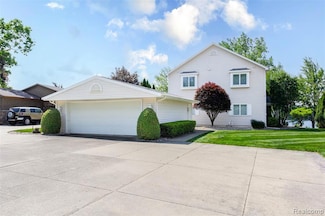 6081 Byram Lake Dr, Linden, MI 48451