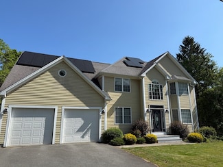 40 William St, South Dartmouth, MA 02748