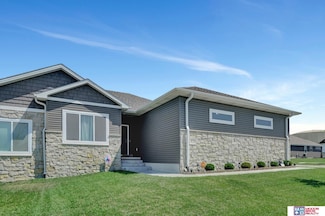 8124 Jones Ave, Lincoln, NE 68516