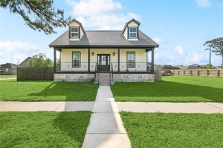 229 Jaguar Dr, Arabi, LA 70032