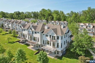 19 Summit Dr, North Caldwell, NJ 07006
