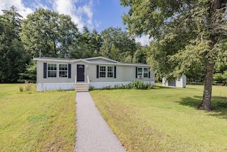 5 Commodore Dr, Sanford, ME 04073