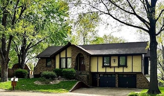2907 Taylor Dr, Independence, MO 64055