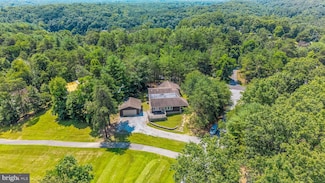 26 Pathfinder Ln, Hedgesville, WV 25427