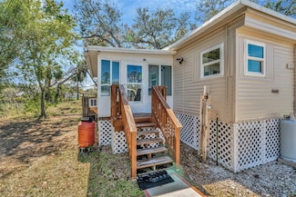 1608 Thrush Dr, Zephyrhills, FL 33540
