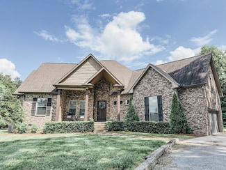 1945 Mann Rd, Lebanon, TN 37087
