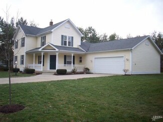 9633 Lake Shore Dr, Leo, IN 46765