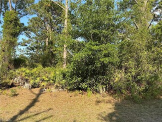 637 Crossarm Dr, Lehigh Acres, FL 33974