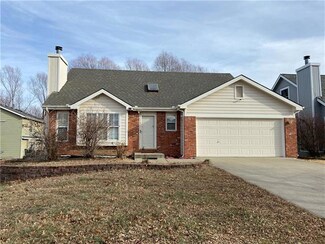 904 Congressional Dr, Lawrence, KS 66049