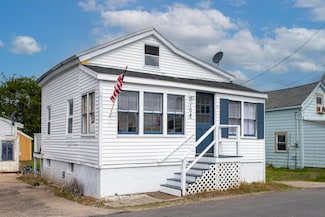 104 Cable Ave, Salisbury, MA 01952