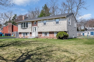 360 Primrose Hill Rd, Dracut, MA 01826