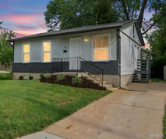 405 Alsobrook St, Saint Louis, MO 63122