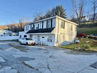 718 Main St, Narrows, VA 24124