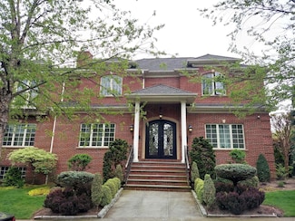 150-50 6th Ave, Whitestone, NY 11357