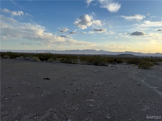 3834 Collins Dr, Golden Valley, AZ 86413