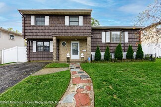 53 Charlotte St, Carteret, NJ 07008